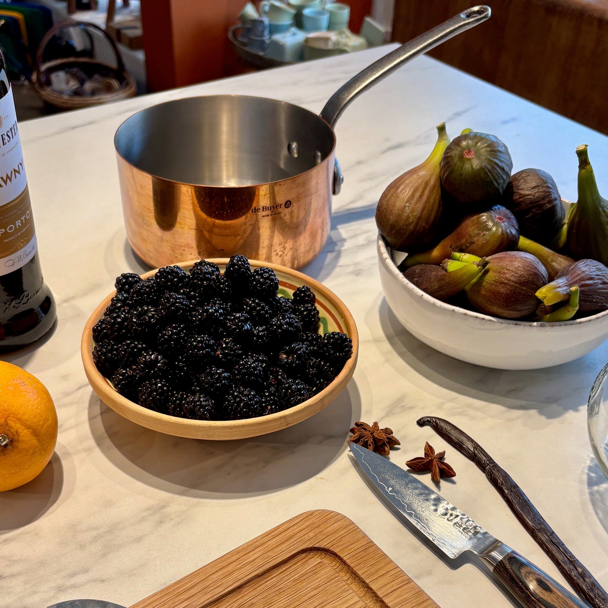 Henkogte figner og brombær i Portvin og appelsin