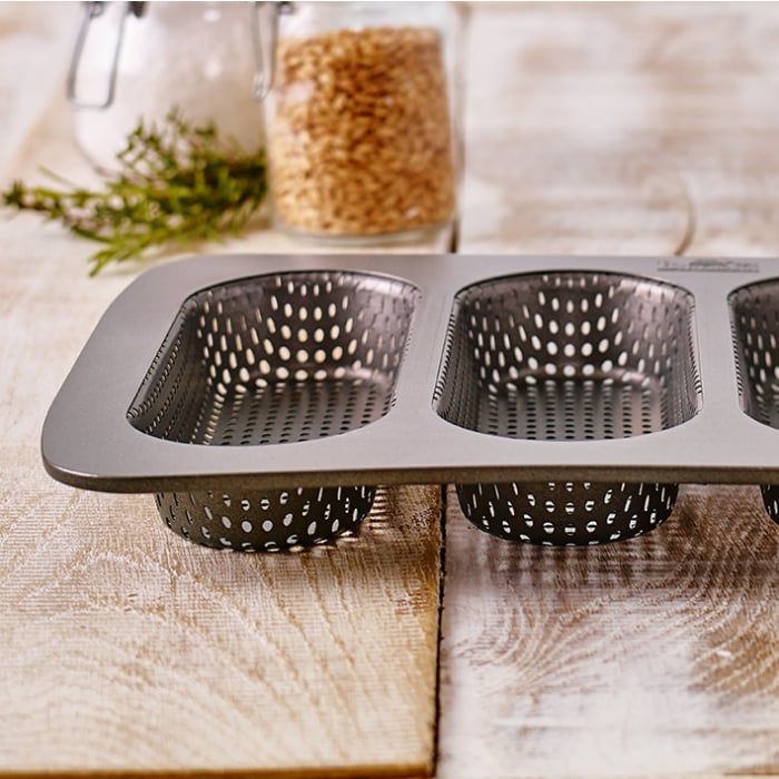 Bageform til 4 hot dog brød, perforeret