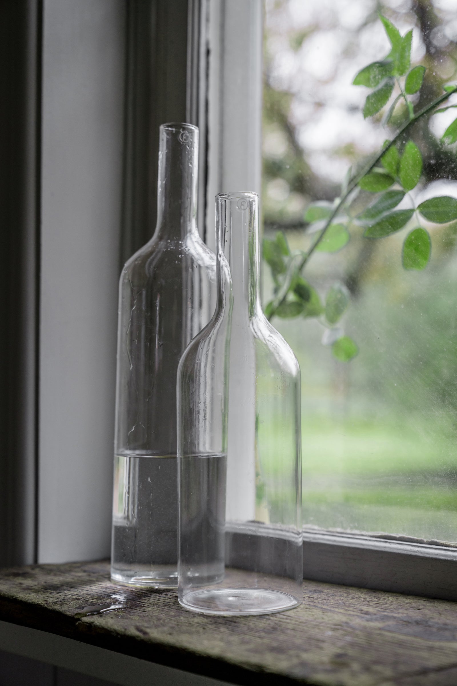 Vandkaraffel  i gennemsigtigt glas, 2 størrelser