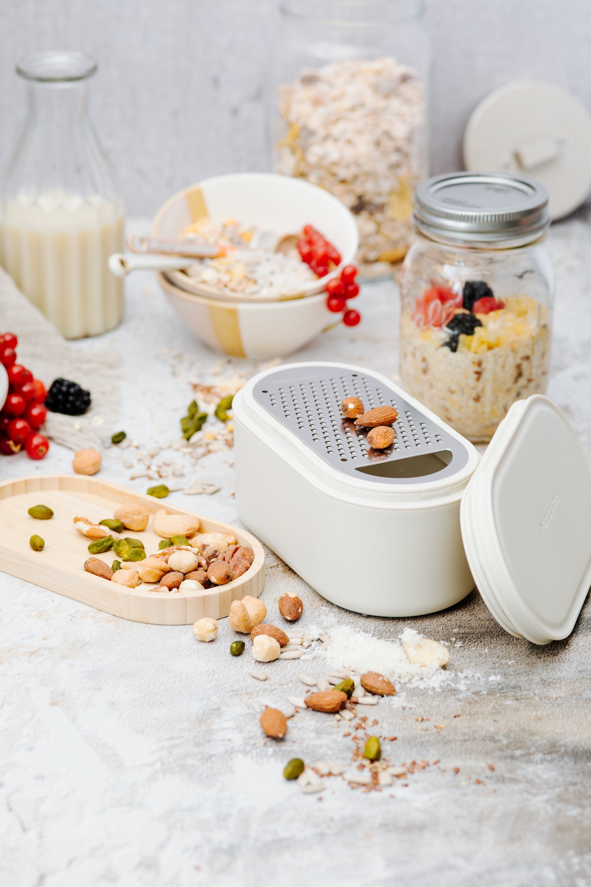 Microplane Parmesanrivejern med beholder og låg